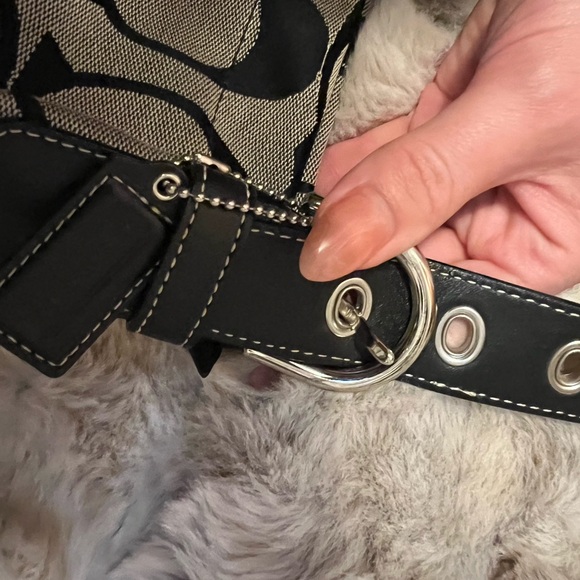 Coach Signature Black Canvas Bag - Picture 9 of 12